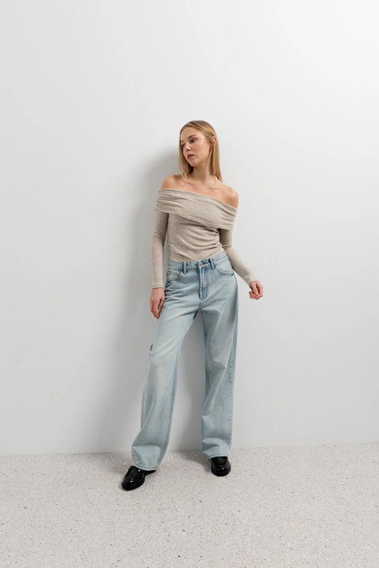 CAMISOLA COM OMBROS DESCOBERTOS