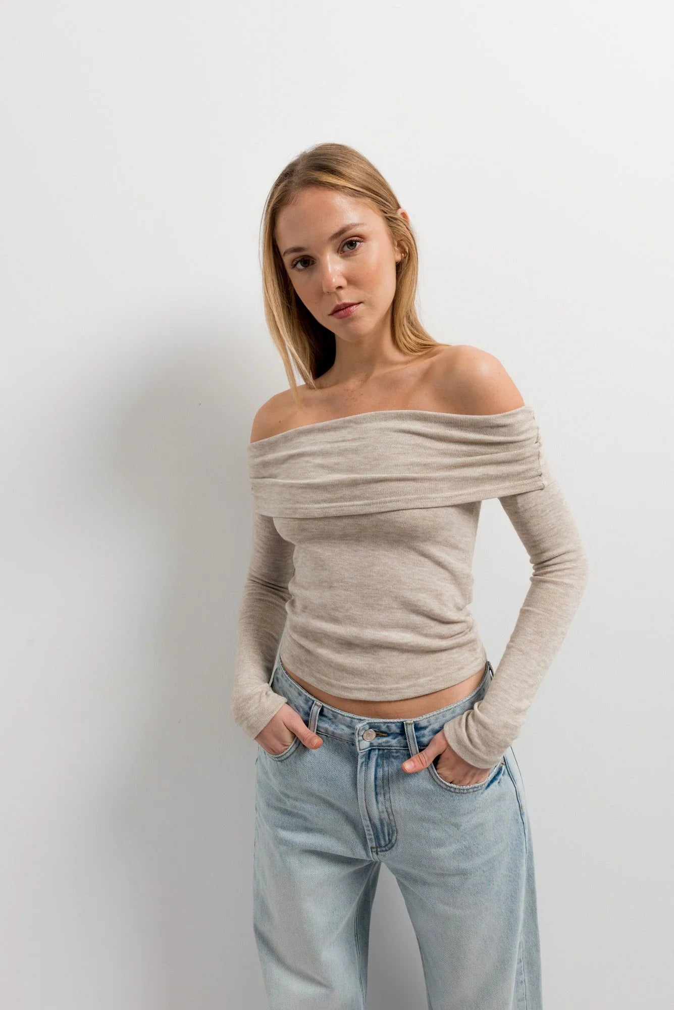 CAMISOLA COM OMBROS DESCOBERTOS