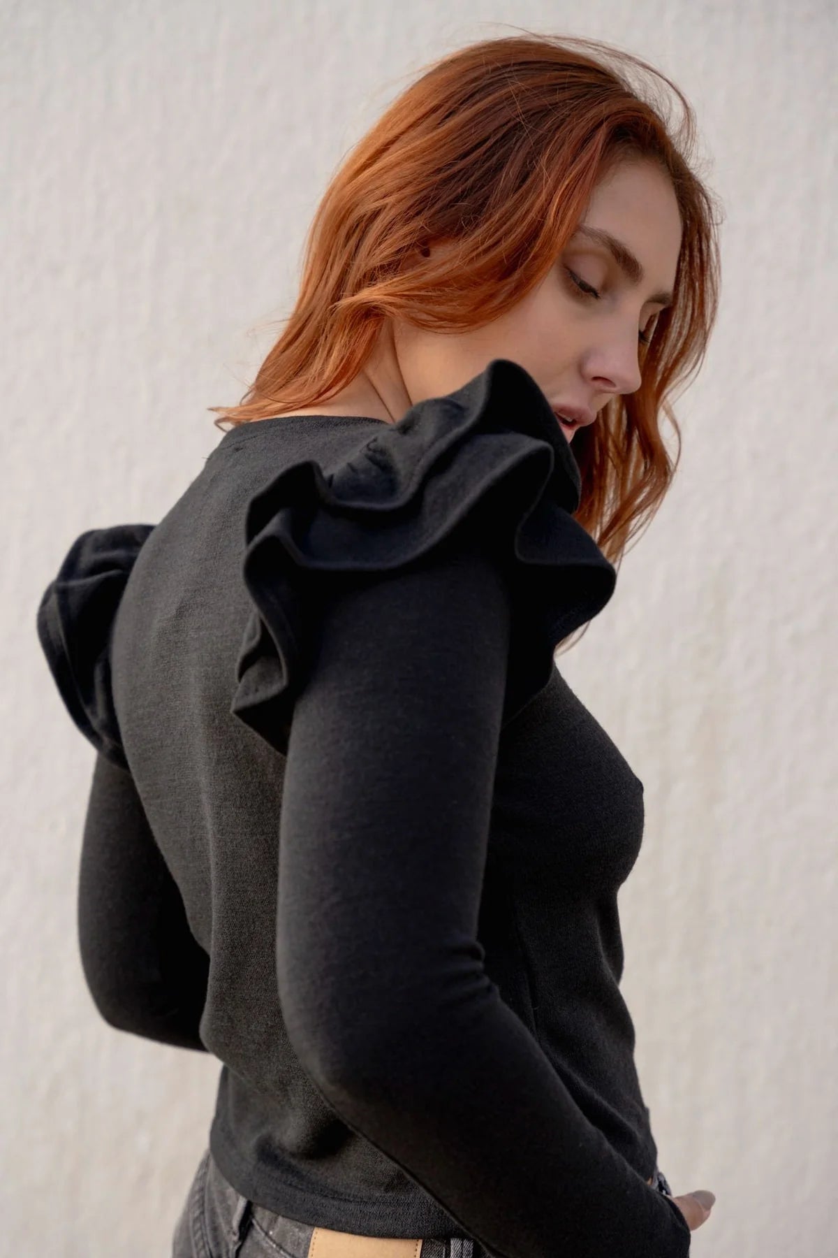 CAMISOLA PRETA COM FOLHOS