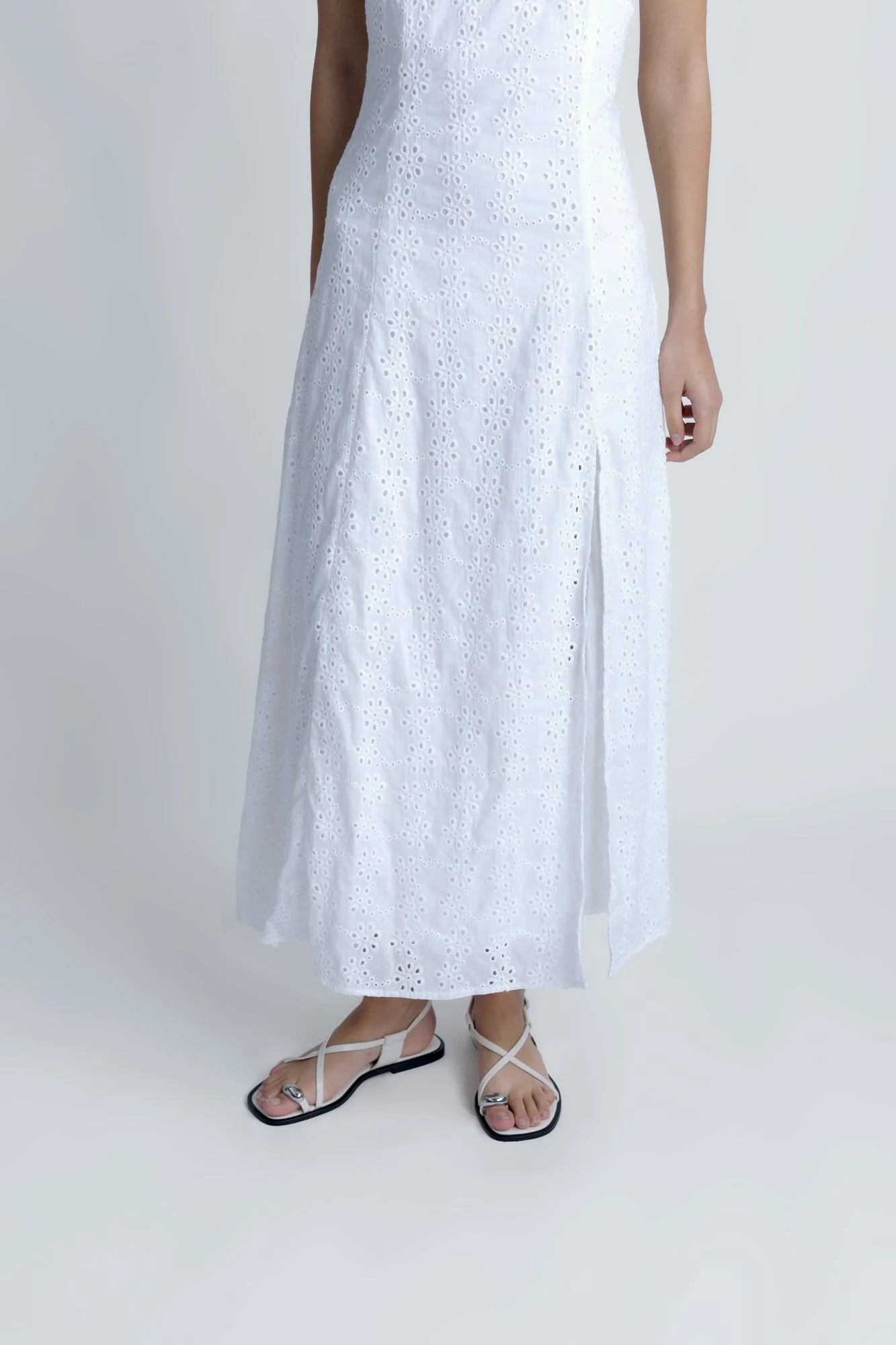 VESTIDO MIDI BORDADO