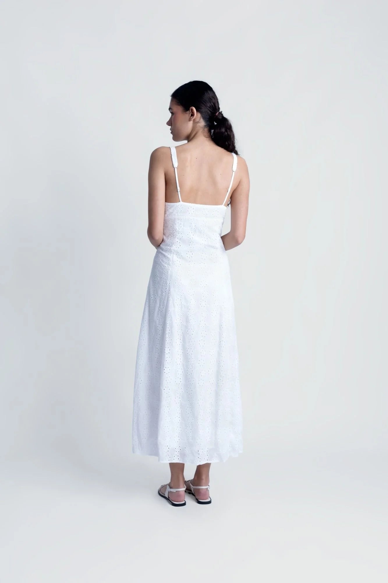 VESTIDO MIDI BORDADO