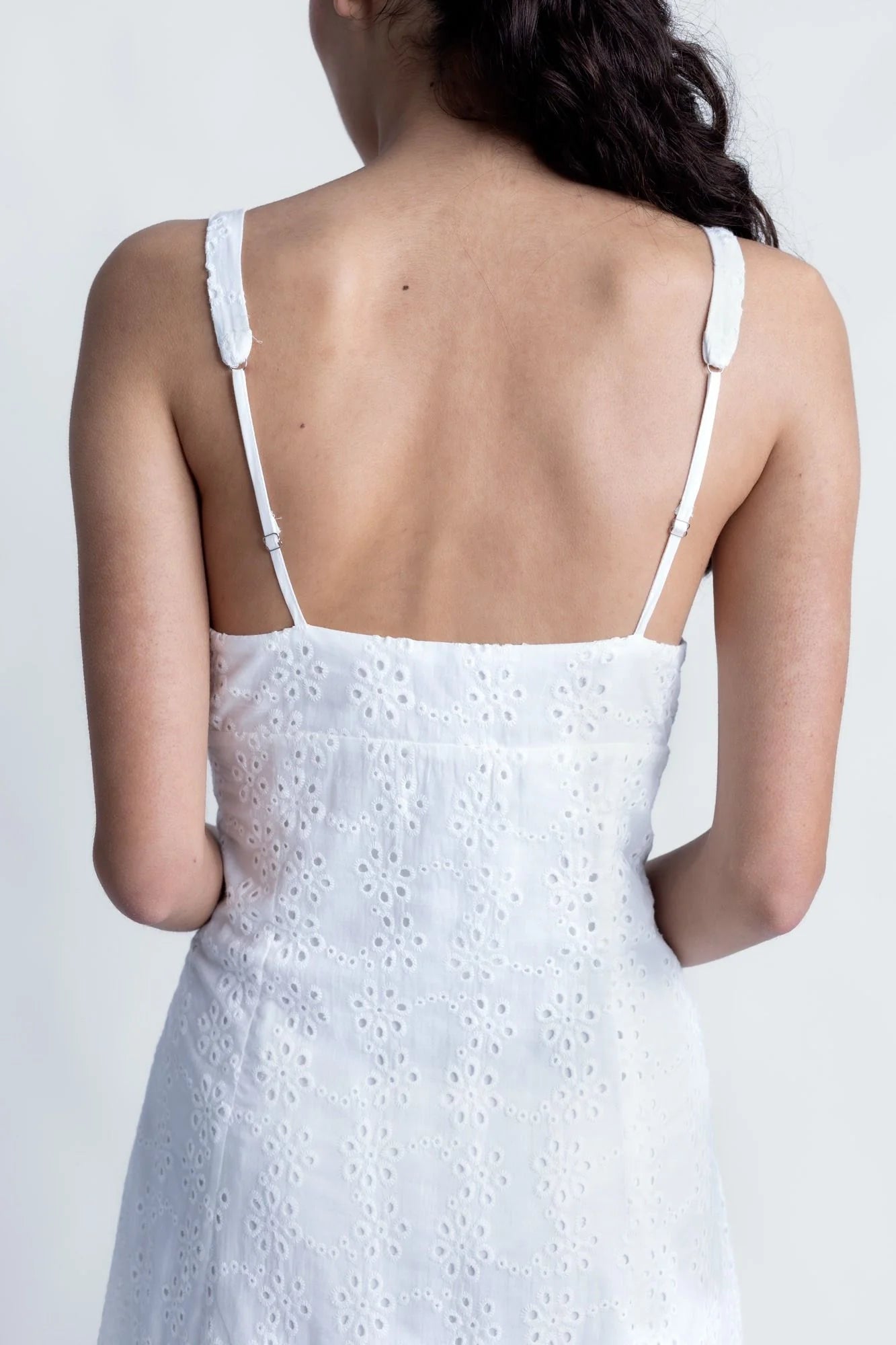 VESTIDO MIDI BORDADO