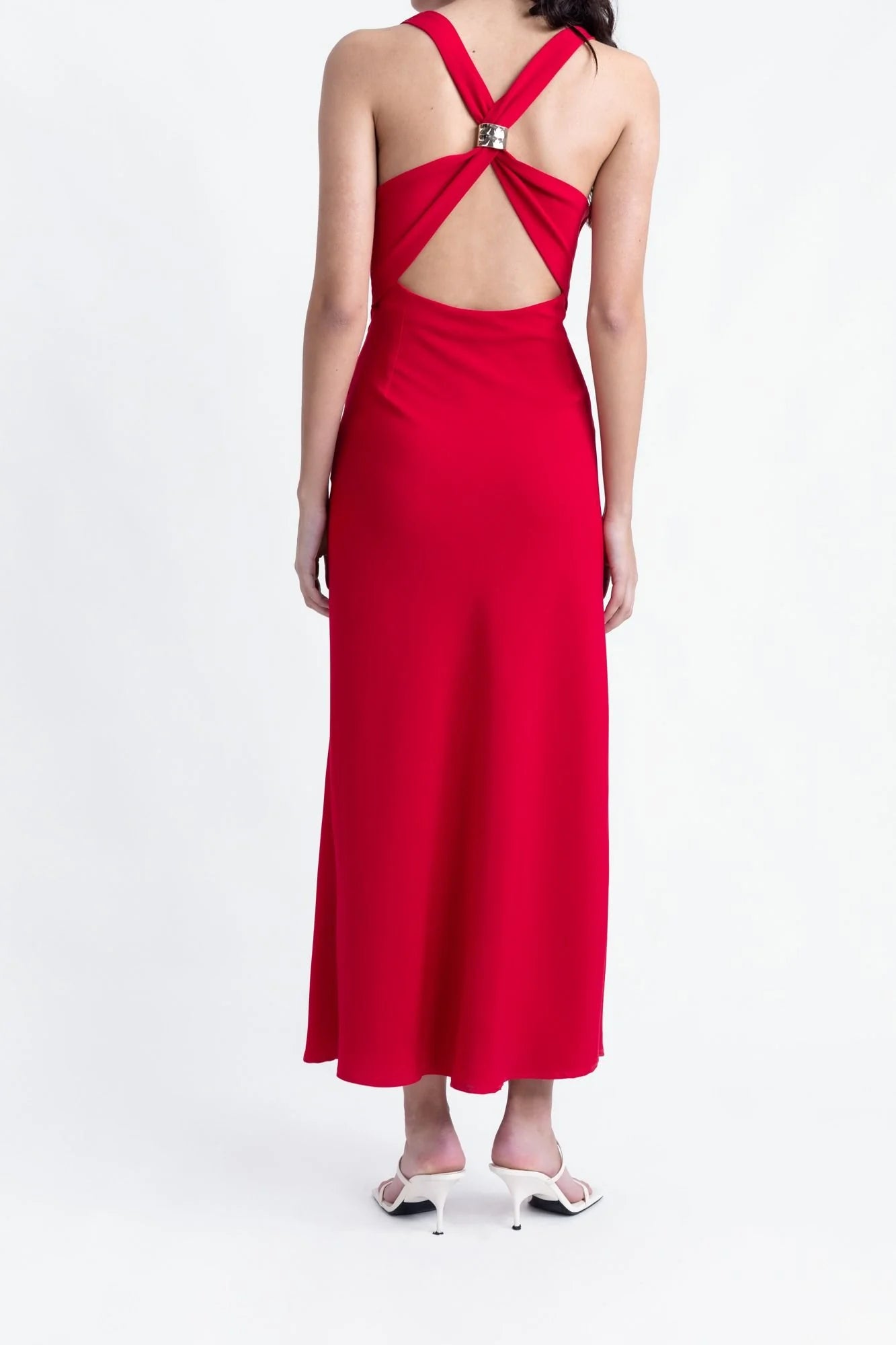 VESTIDO COM DETALHE NAS COSTAS